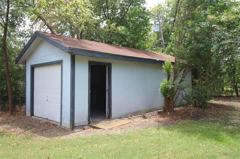 741 W Bell Street Bartlett, TX 76511