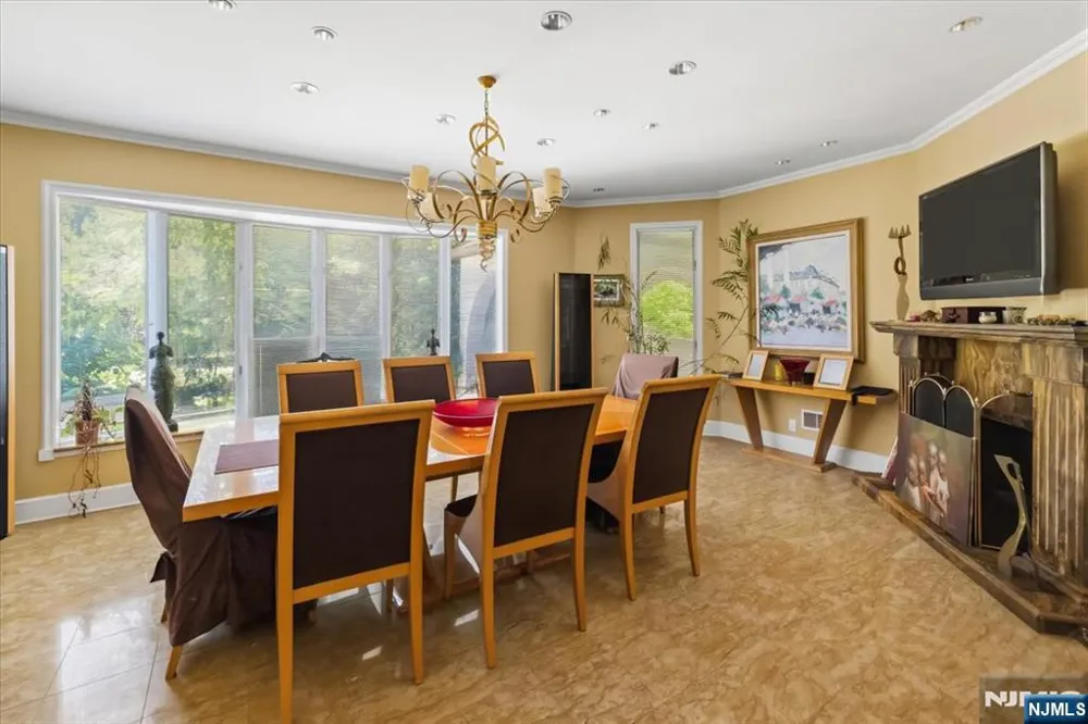 209 Maple Street Englewood, NJ 07631