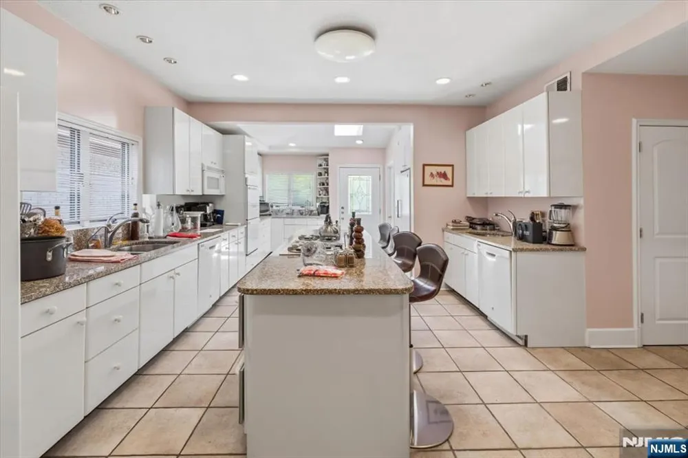 209 Maple Street Englewood, NJ 07631