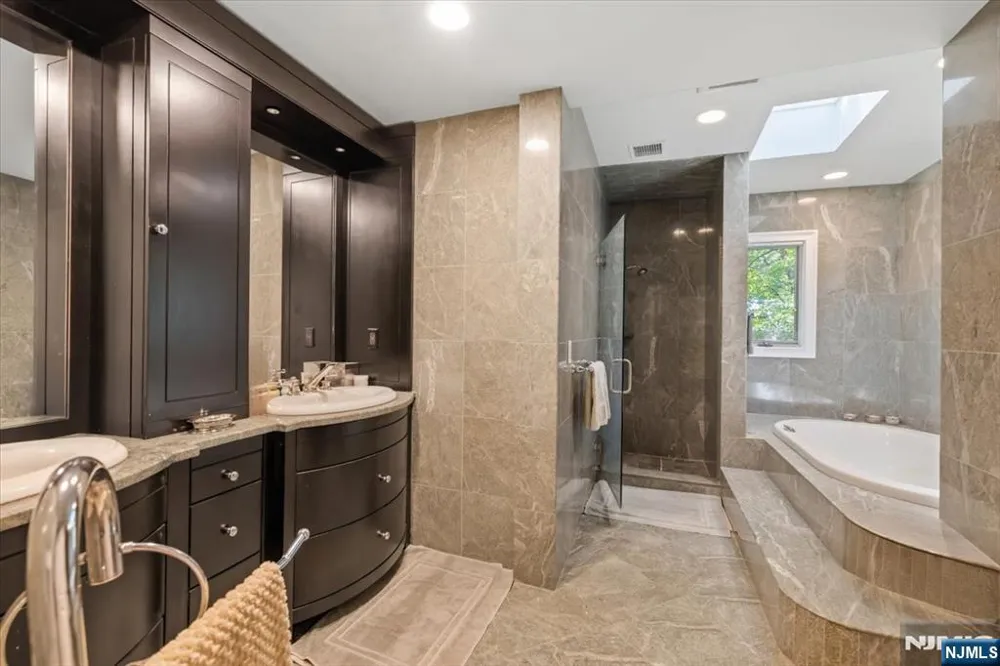 209 Maple Street Englewood, NJ 07631