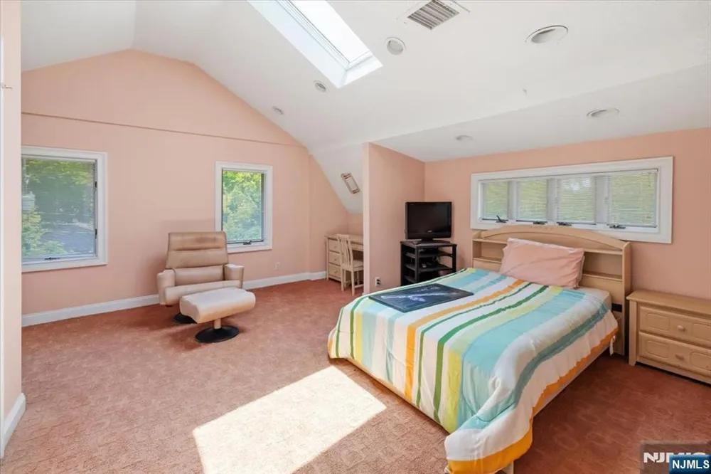 209 Maple Street Englewood, NJ 07631
