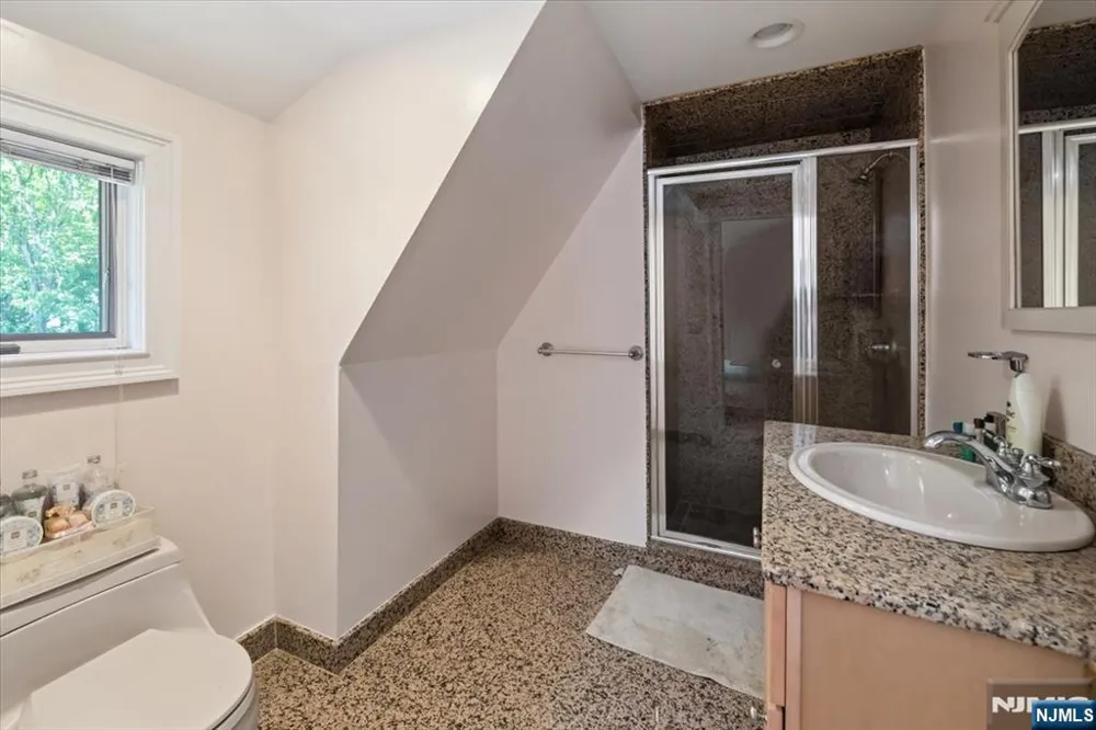 209 Maple Street Englewood, NJ 07631