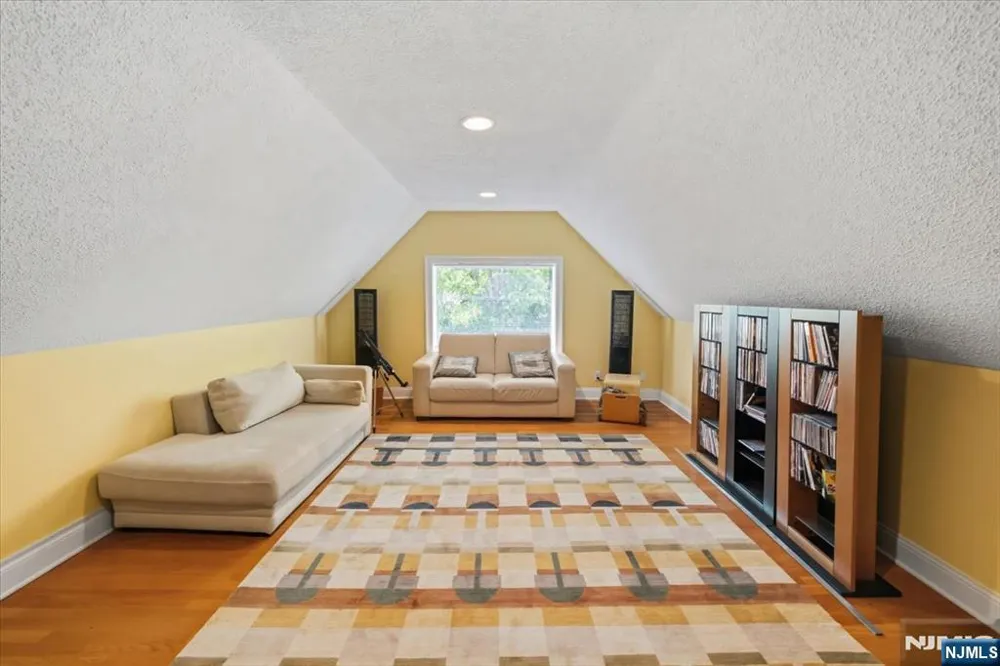 209 Maple Street Englewood, NJ 07631