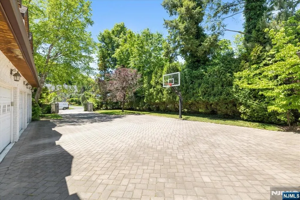 209 Maple Street Englewood, NJ 07631