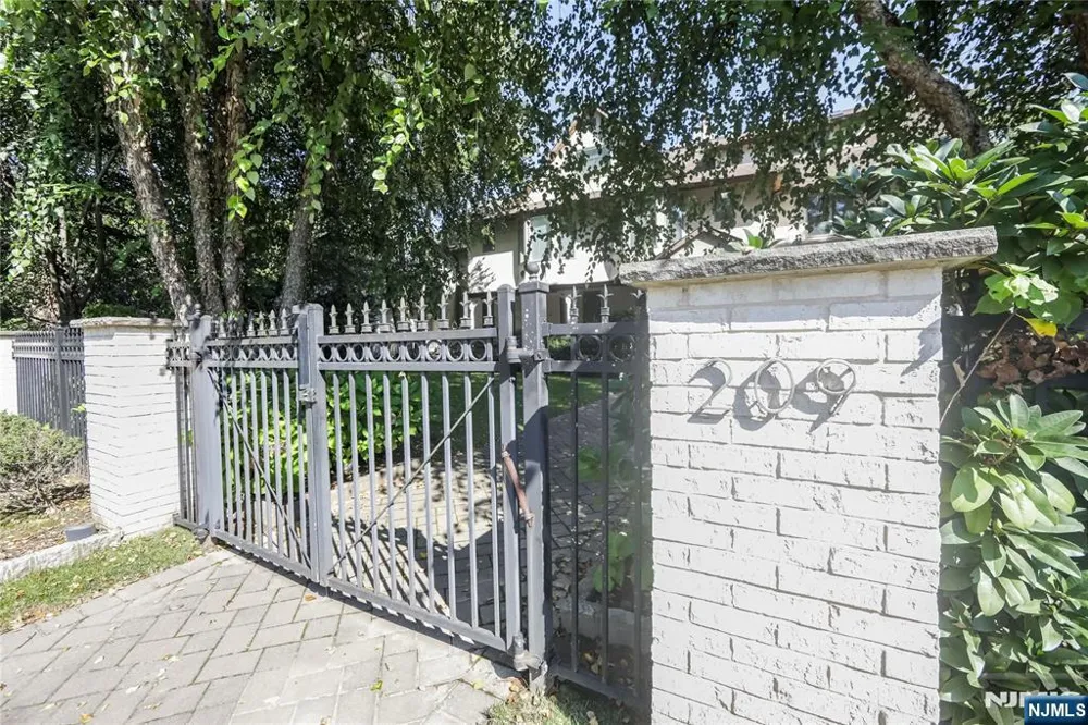 209 Maple Street Englewood, NJ 07631