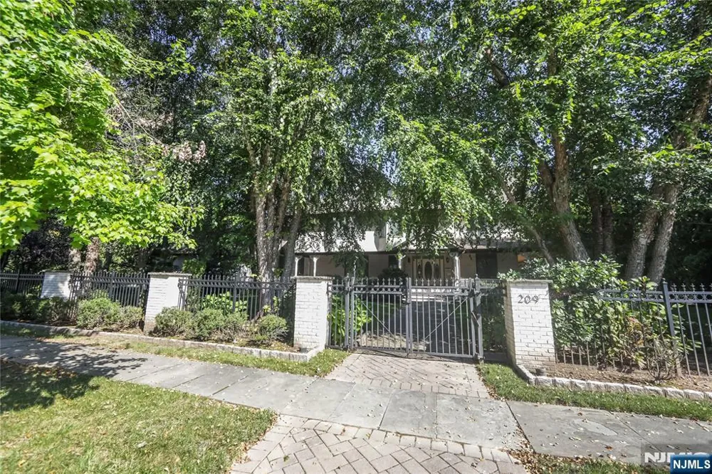 209 Maple Street Englewood, NJ 07631