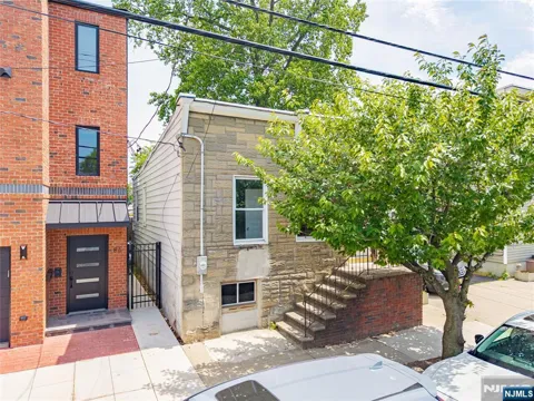 84 Heckel Street