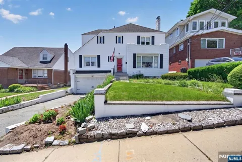 25 Cresthill Avenue