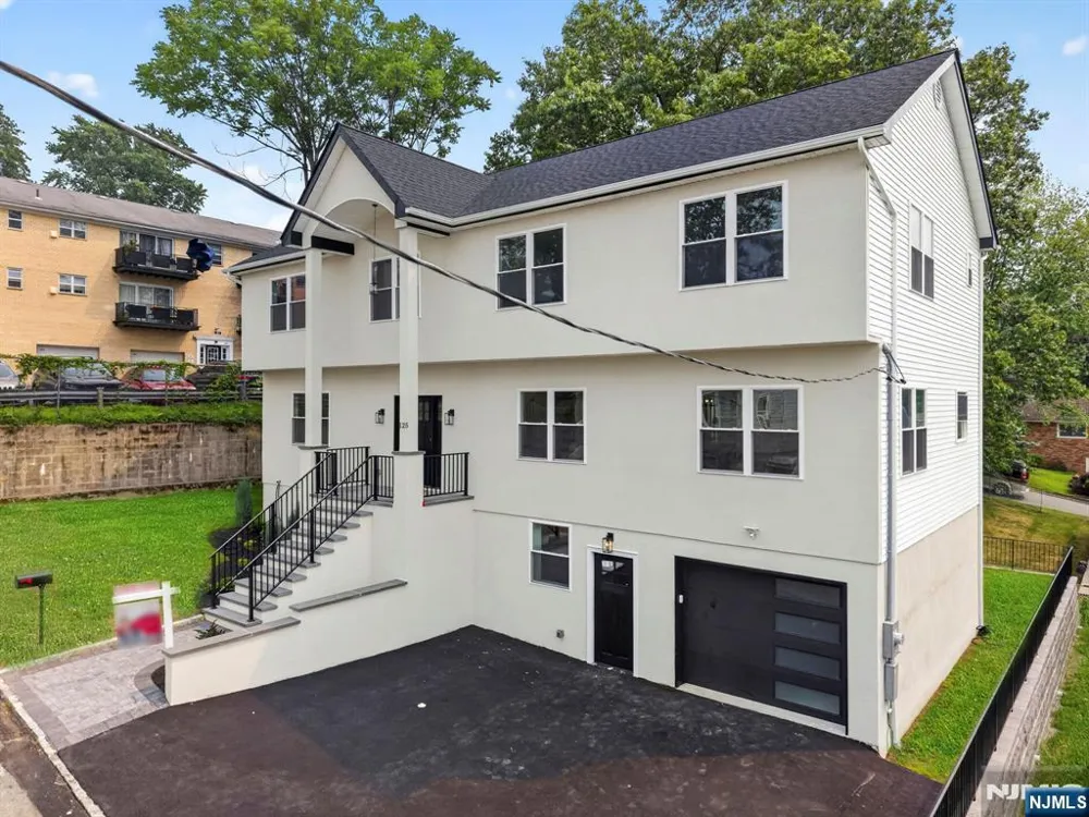 125 Cedarhurst Avenue Woodland Park, NJ 07410