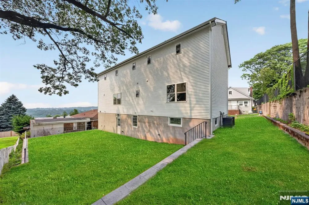 125 Cedarhurst Avenue Woodland Park, NJ 07410