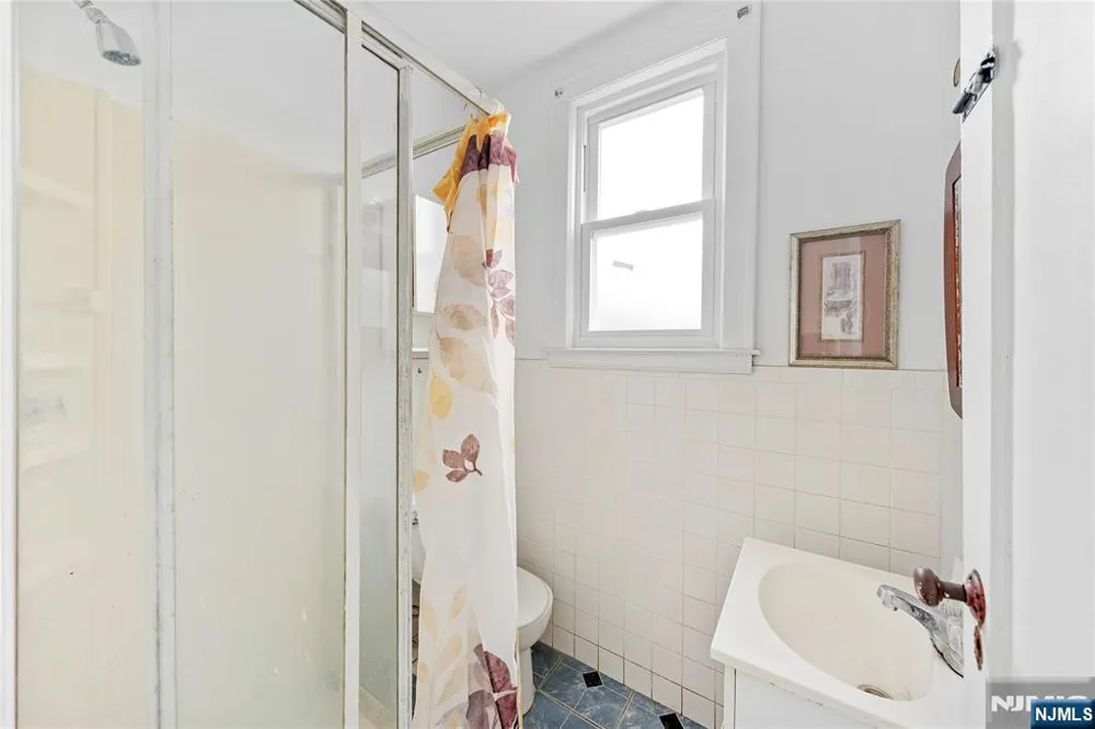 457 7th Newark, NJ 07107