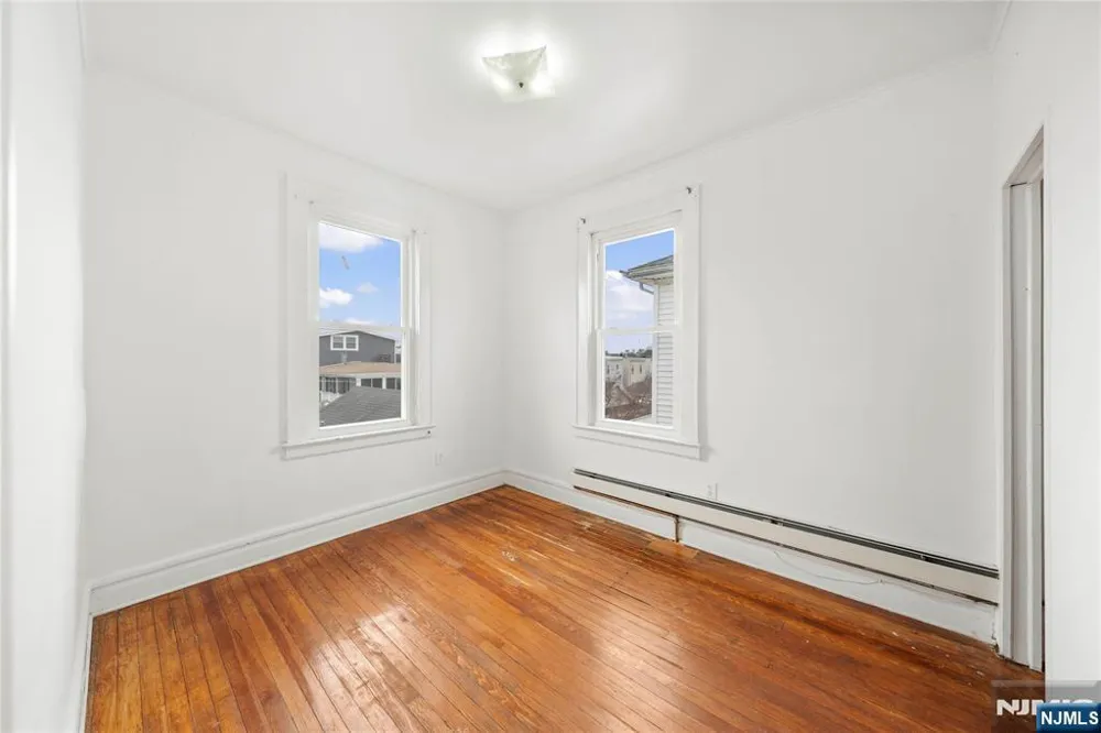 457 7th Newark, NJ 07107