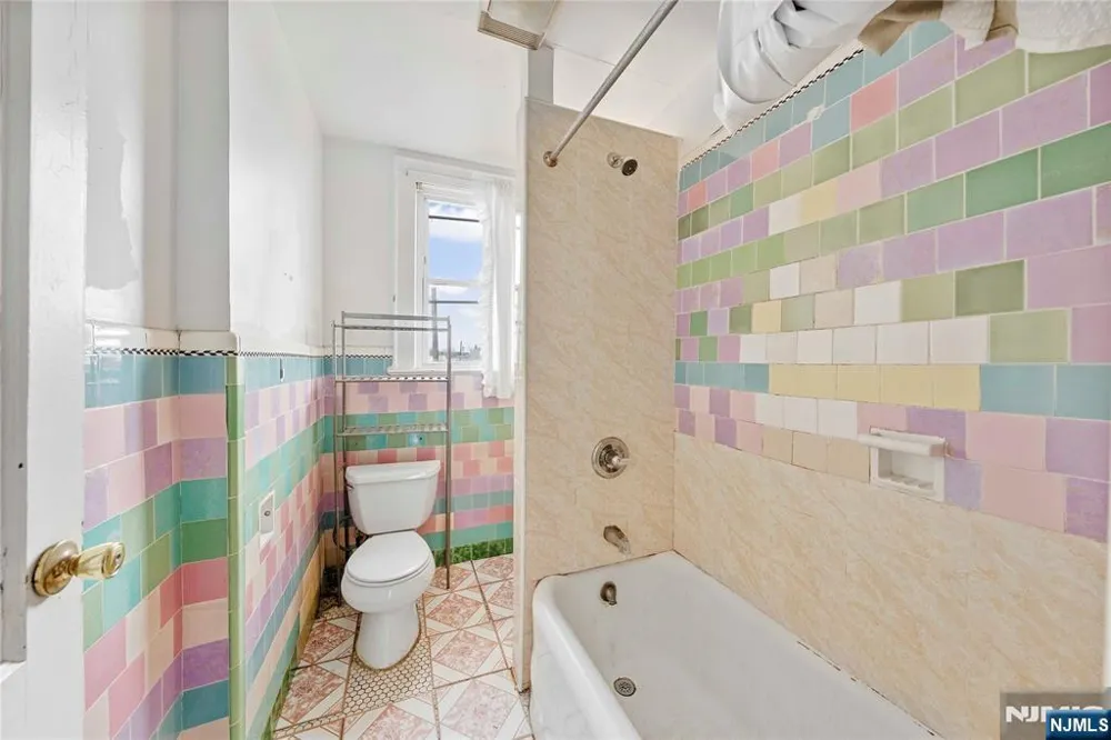 457 7th Newark, NJ 07107