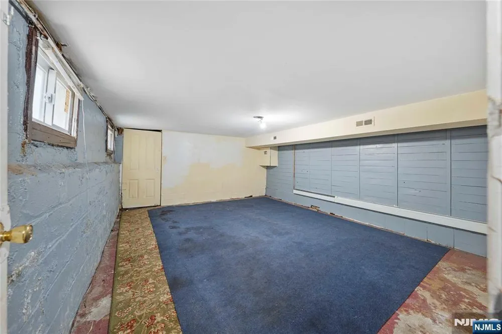 457 7th Newark, NJ 07107