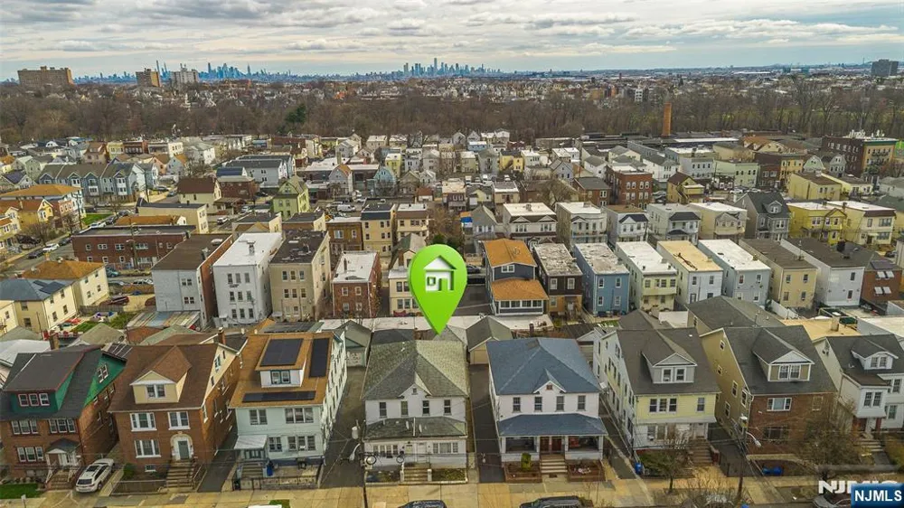 457 7th Newark, NJ 07107