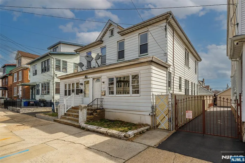 457 7th Newark, NJ 07107