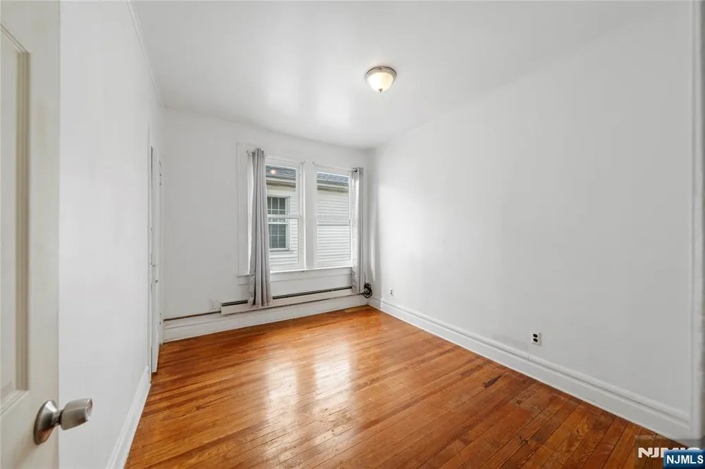 457 7th Newark, NJ 07107