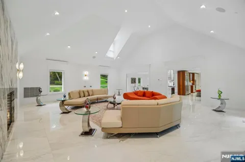 807 Sussex Road