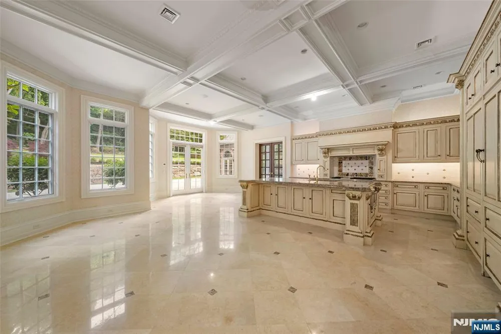 11 Margo Way Alpine, NJ 07620