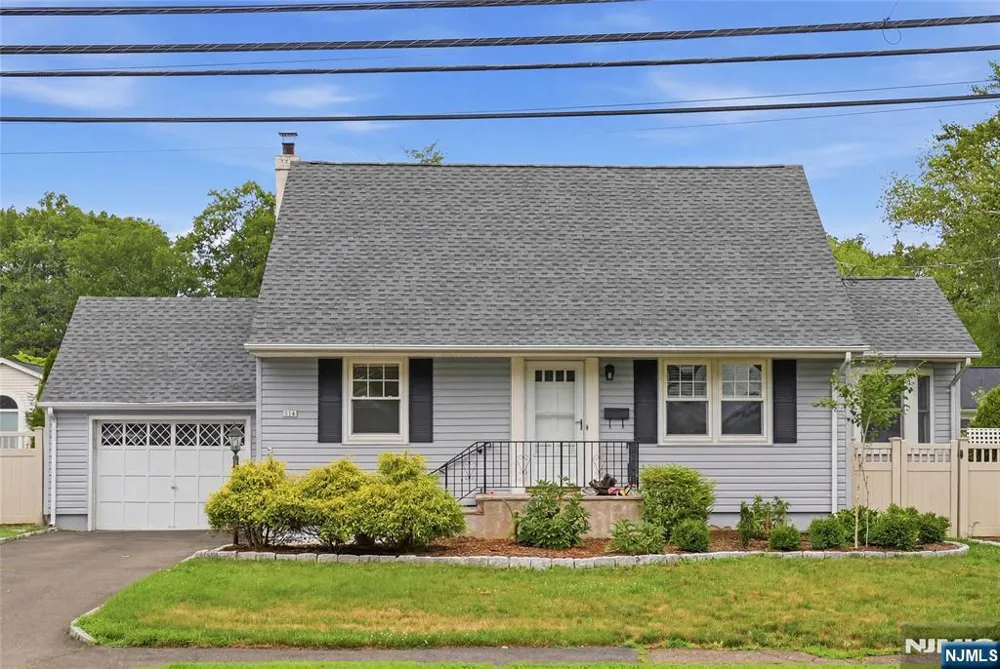 124 Rivervale Road River Vale, NJ 07675