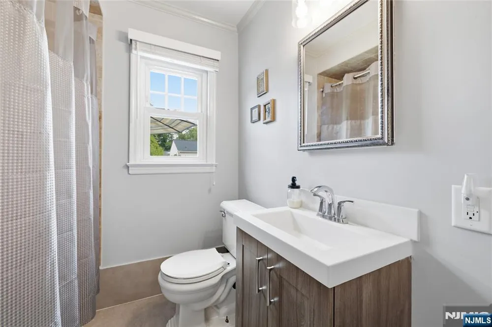 124 Rivervale Road River Vale, NJ 07675