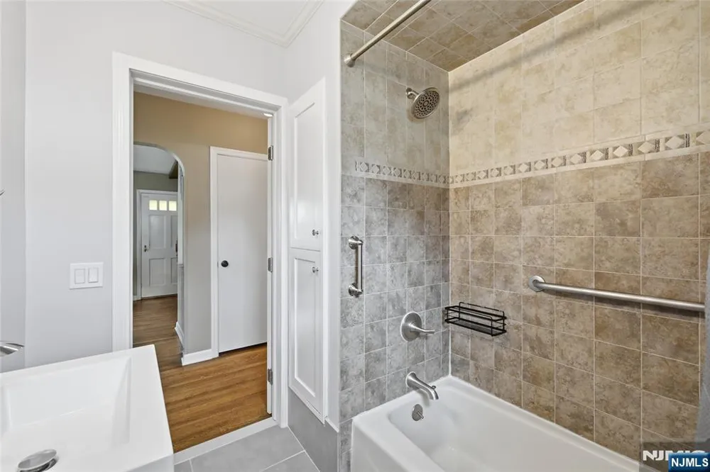 124 Rivervale Road River Vale, NJ 07675
