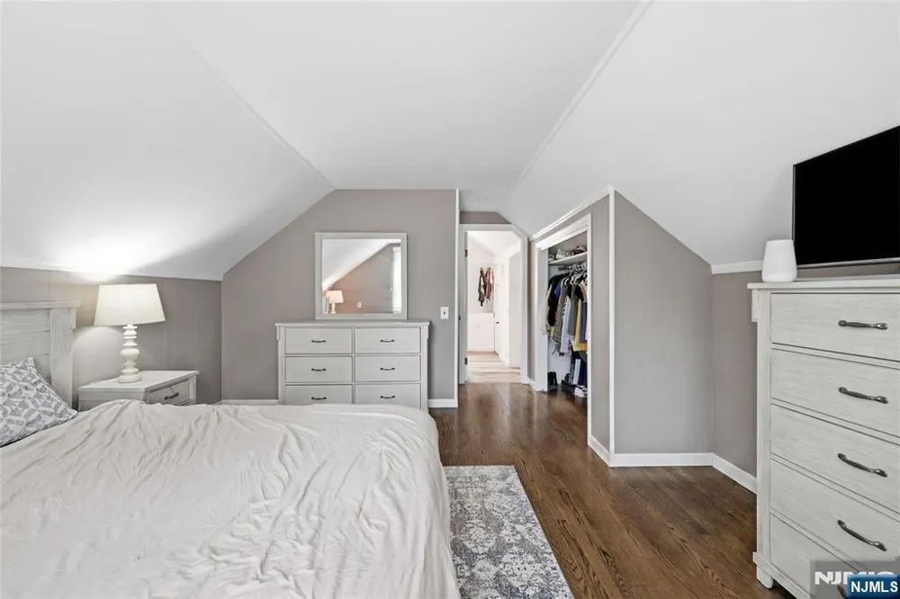 124 Rivervale Road River Vale, NJ 07675