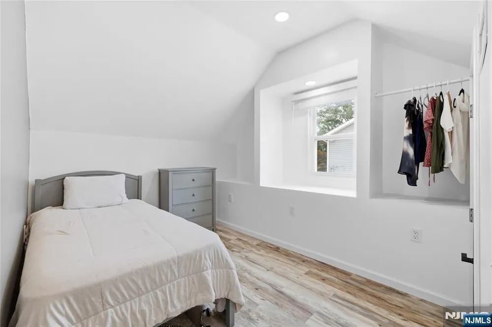 124 Rivervale Road River Vale, NJ 07675