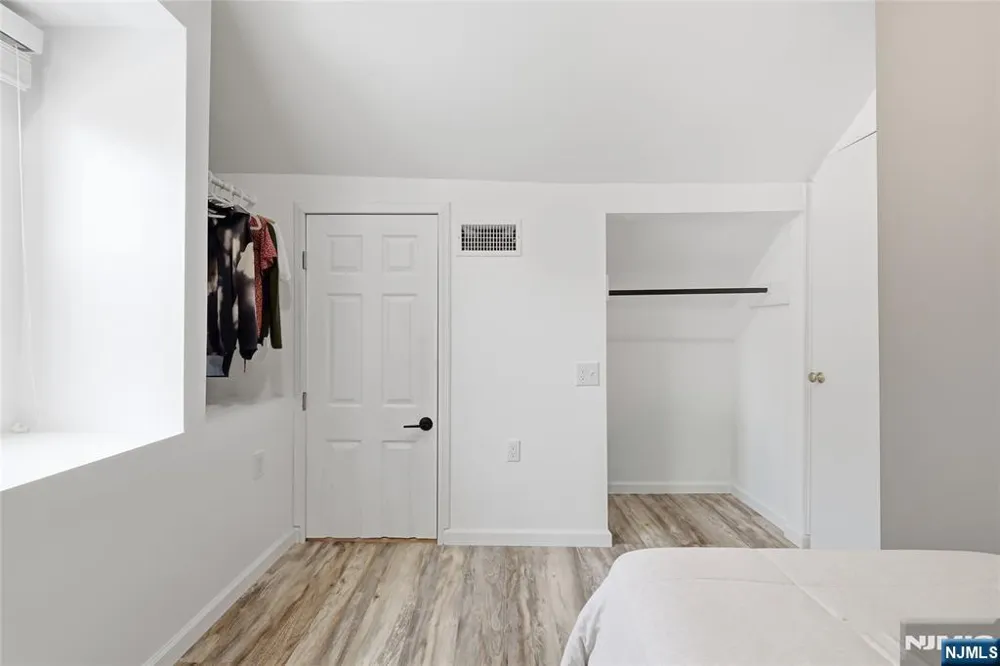 124 Rivervale Road River Vale, NJ 07675