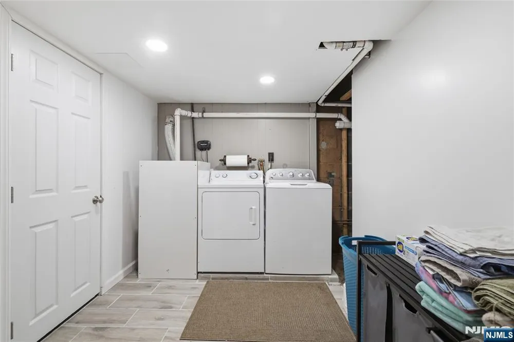 124 Rivervale Road River Vale, NJ 07675