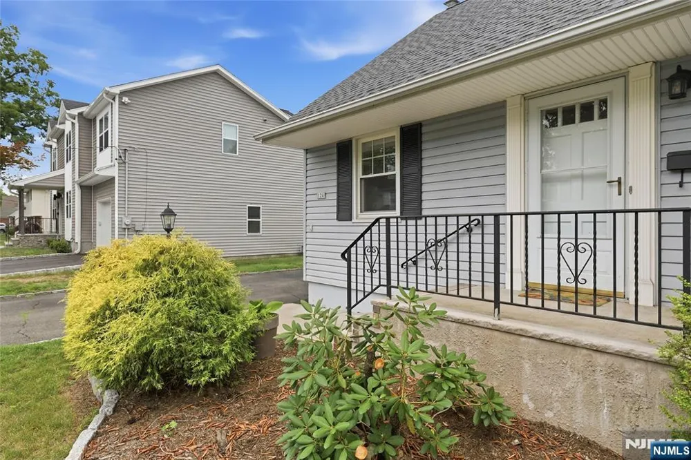 124 Rivervale Road River Vale, NJ 07675