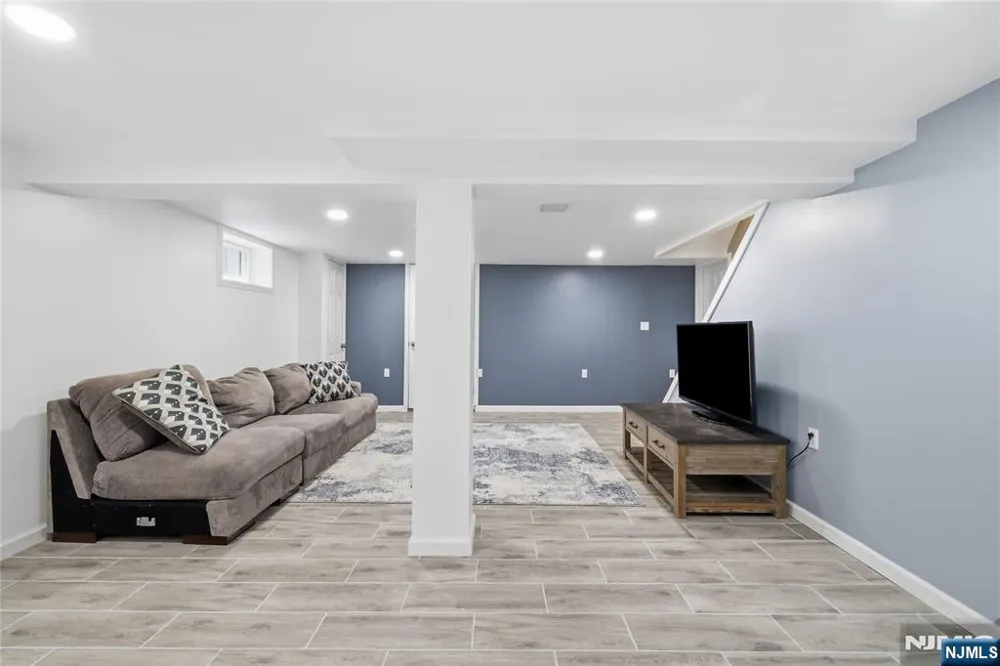 124 Rivervale Road River Vale, NJ 07675