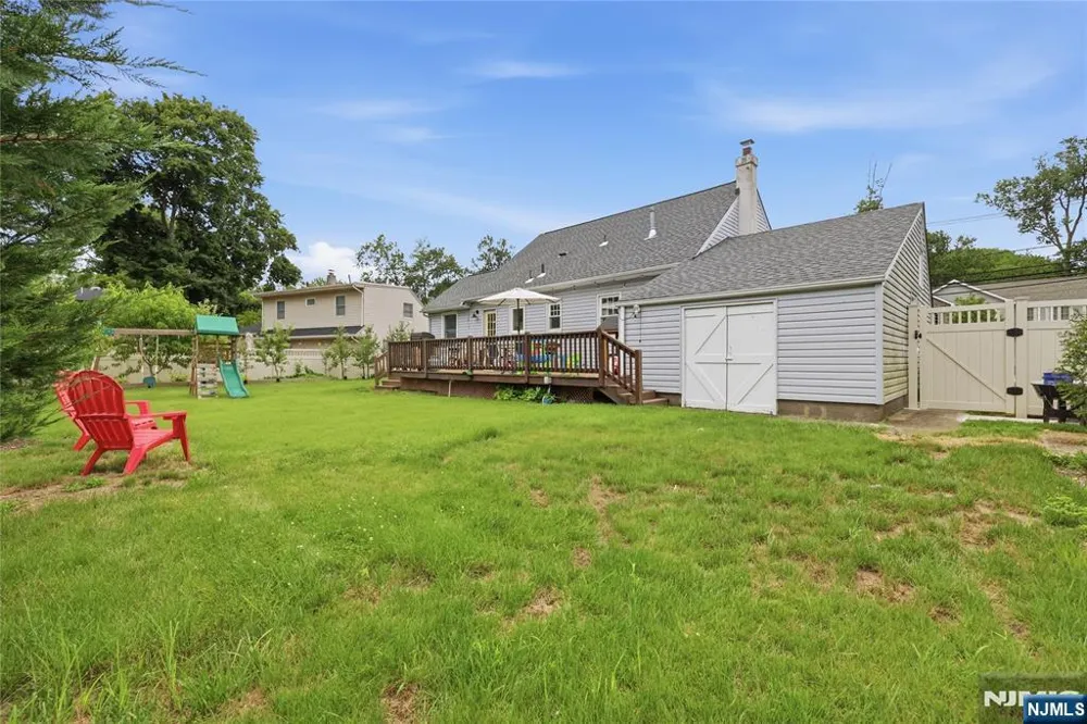 124 Rivervale Road River Vale, NJ 07675
