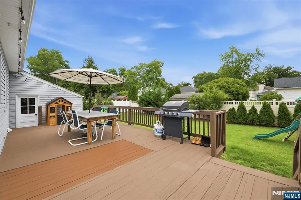 124 Rivervale Road River Vale, NJ 07675