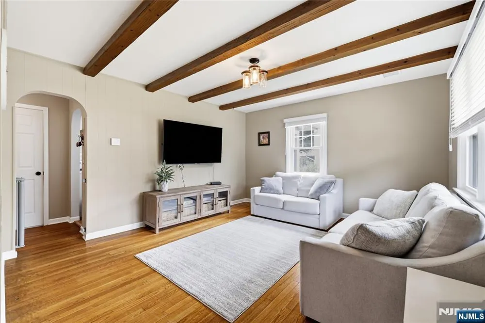 124 Rivervale Road River Vale, NJ 07675