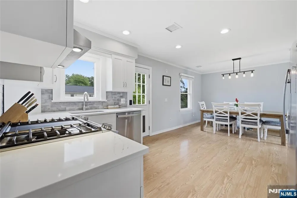 124 Rivervale Road River Vale, NJ 07675