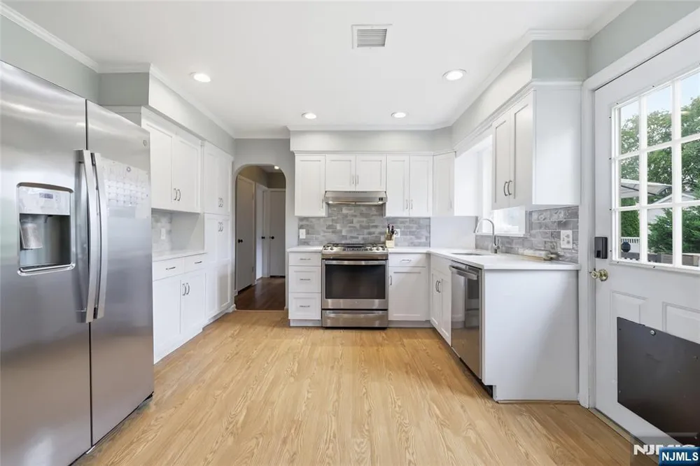 124 Rivervale Road River Vale, NJ 07675