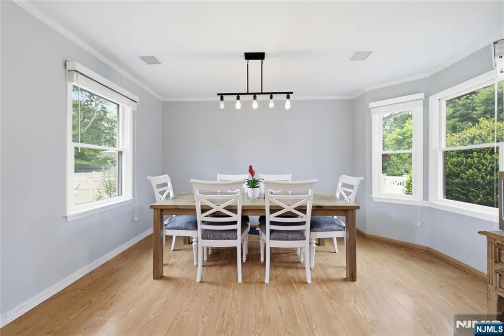 124 Rivervale Road River Vale, NJ 07675