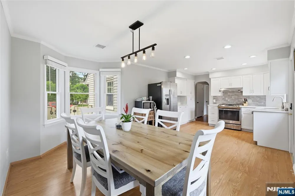 124 Rivervale Road River Vale, NJ 07675