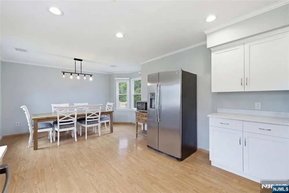 124 Rivervale Road River Vale, NJ 07675