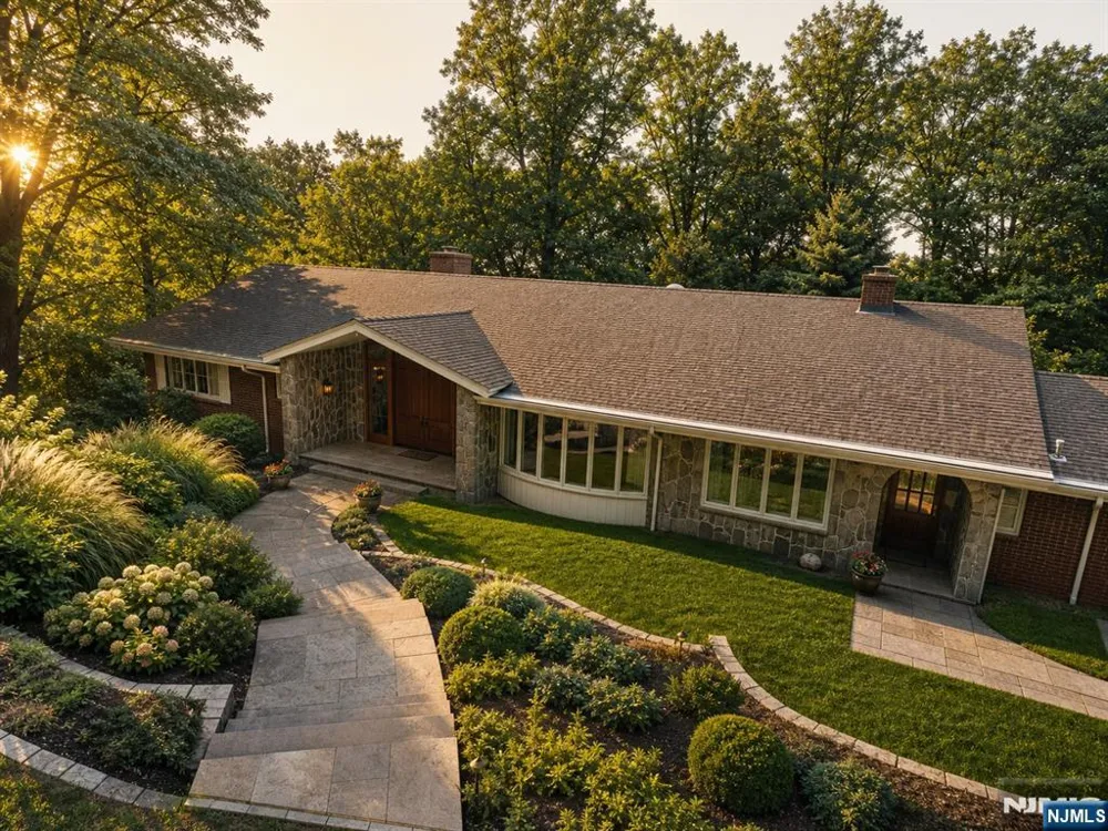 3 Highwood Place Alpine, NJ 07620
