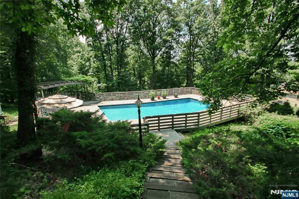 3 Highwood Place Alpine, NJ 07620