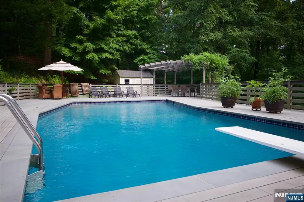 3 Highwood Place Alpine, NJ 07620