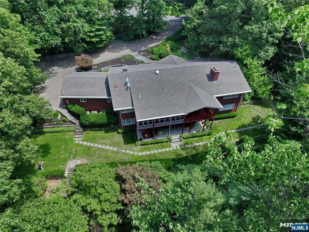 3 Highwood Place Alpine, NJ 07620