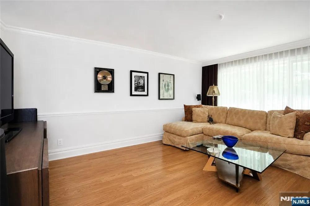 3 Highwood Place Alpine, NJ 07620