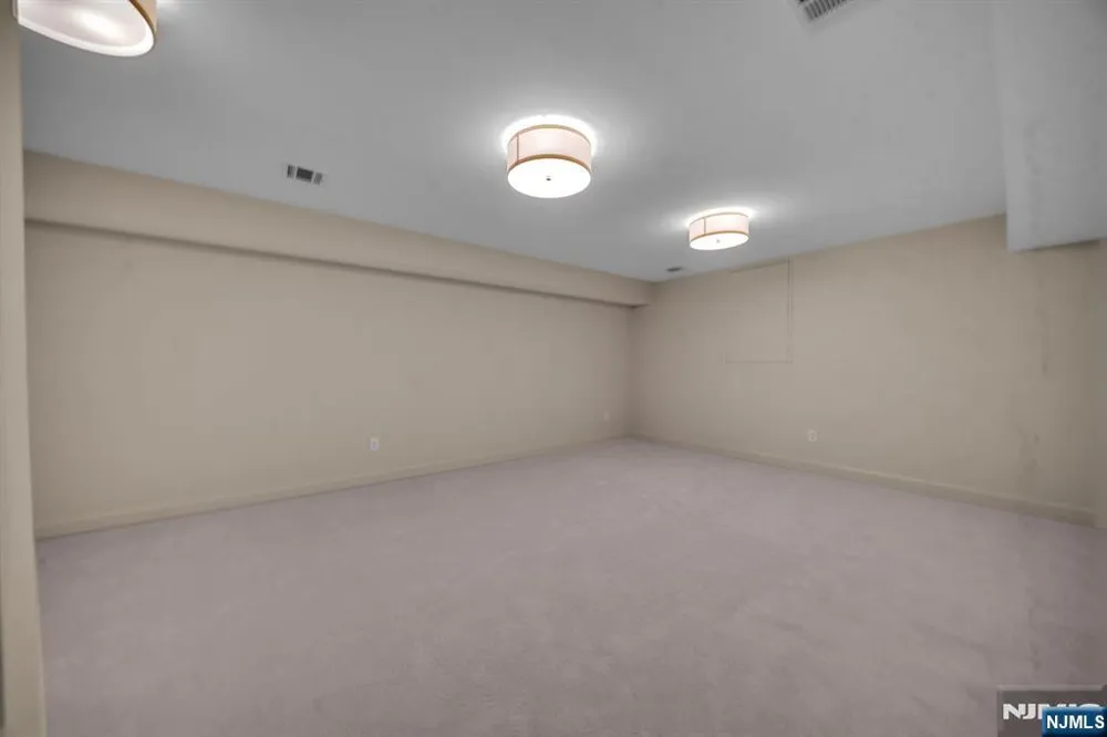 171 Campbell Road Far Hills, NJ 07931