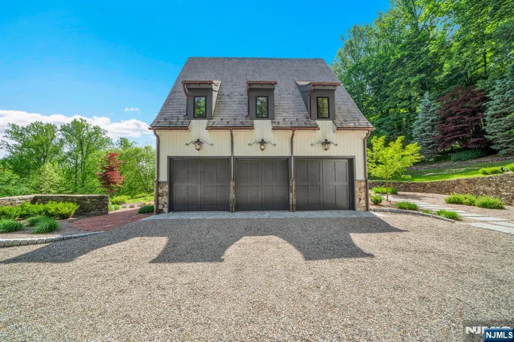 171 Campbell Road Far Hills, NJ 07931