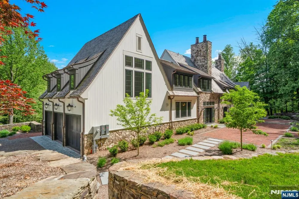 171 Campbell Road Far Hills, NJ 07931