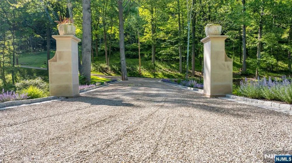 171 Campbell Road Far Hills, NJ 07931