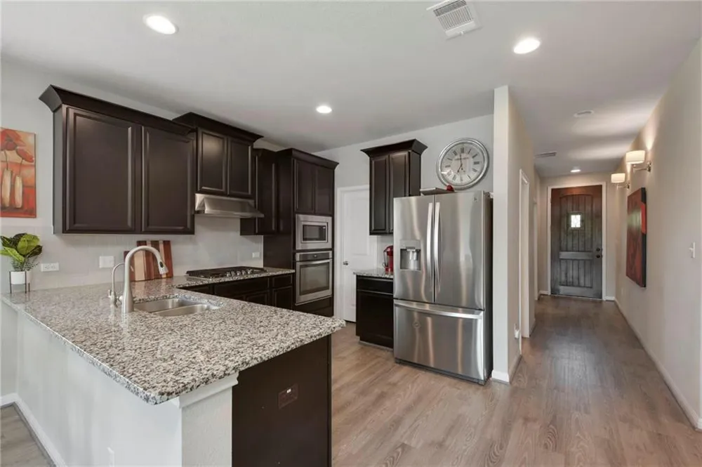 1052 Myrna Bend Leander, TX 78641